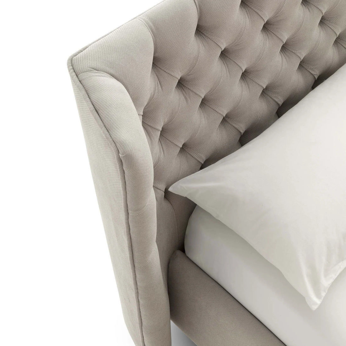 Lit LeComfort Caravaggio dans une chambre contemporaine