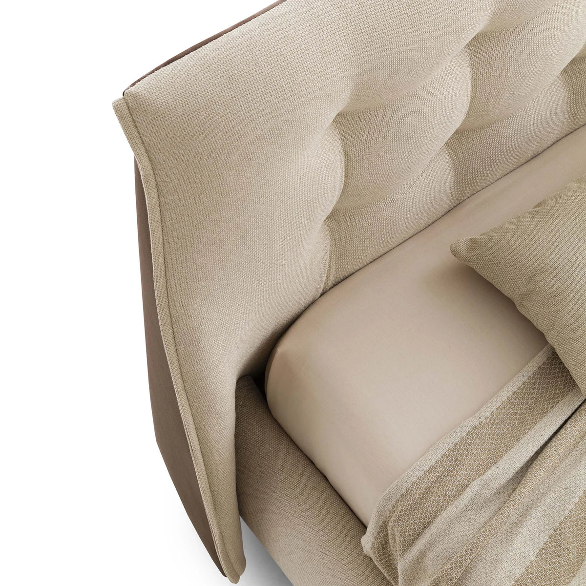 Détail de la tête de lit LeComfort Guscio