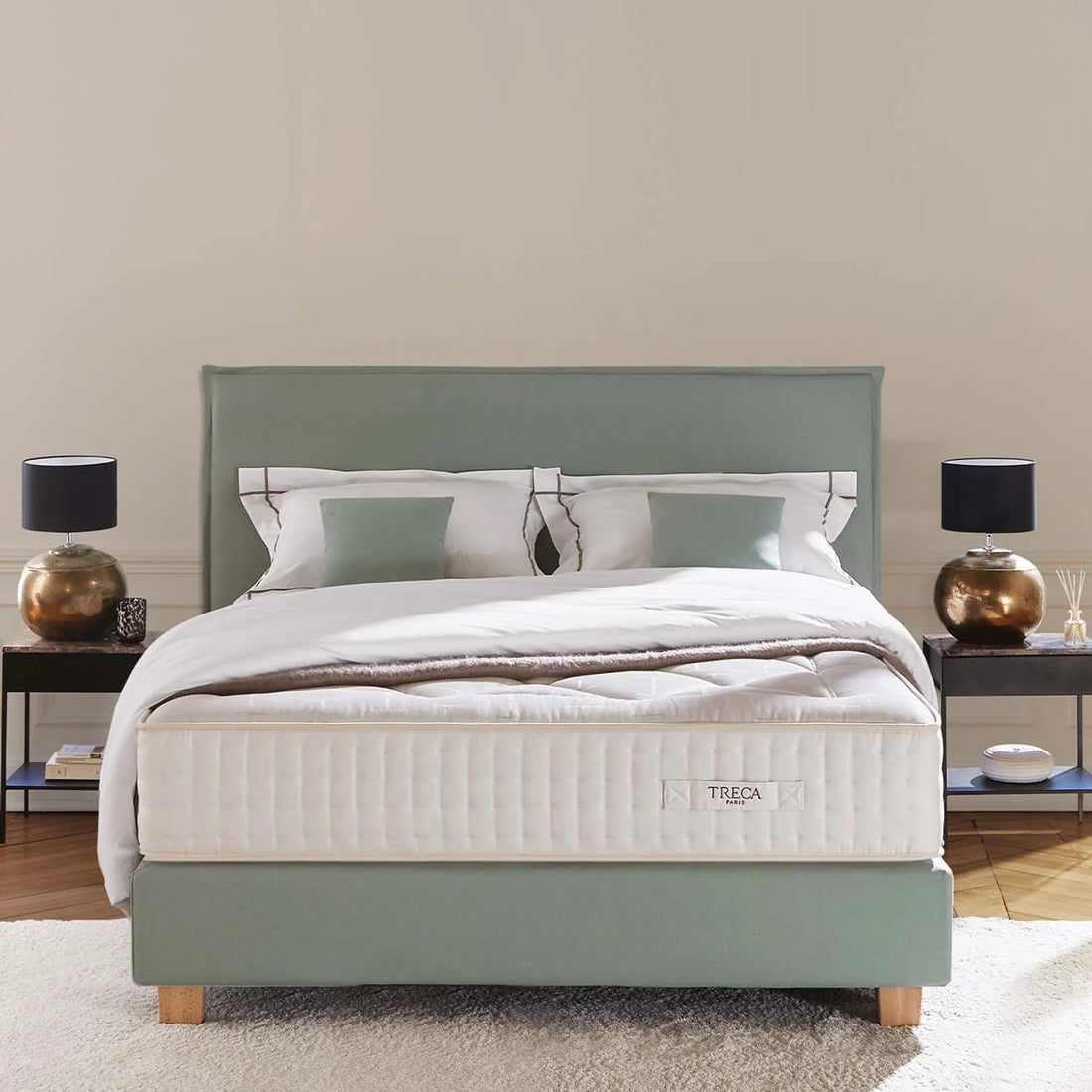 Matelas Tréca Impérial Air Spring en vue trois-quarts sur fond clair